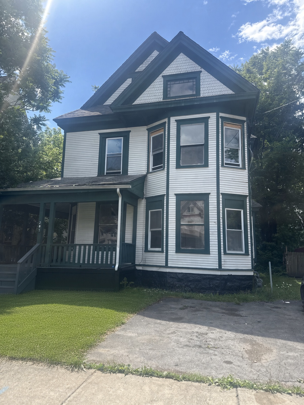 207 McLennan Avenue - 2